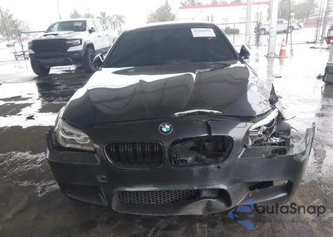 2015 BMW M5 из США, поврежденный, VIN WBSFV9C50FD594610